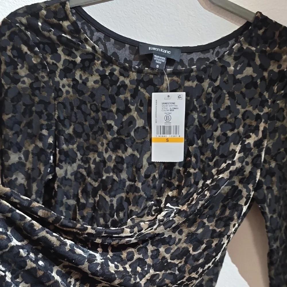 Karen Kane Black and Gray Relaxed Long Sleeve Blouse - Picture 5 of 6